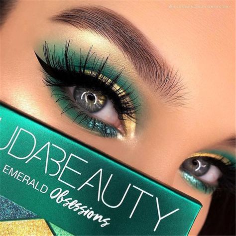 Stunning Christmas Green Eyeshadow Makeup Ideas You Must Know; Green Eyeshadow; Eyeshadow Makeup; Makeup Looks; Makeup Ideas; Christmas Green; Christmas Makeup; Holiday Makeup; Chic Makeup; #christmasmakeup #makeup #makeuplooks #eyemakeup #eyeshadow #greeneyeshadow Eyeliner Verde, Verde Jade, Chic Makeup, Green Makeup, Green Eyeshadow, Makeup Hacks, Holiday Makeup, Christmas Makeup, Makeup For Green Eyes