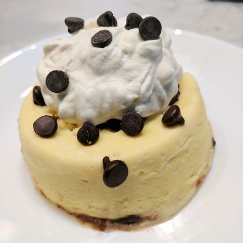 90 Second Chocolate Chip Cheesecake – Kirby Does Keto Carb Cycle, Dessert Mousse, Chocolate Cheesecake Recipes, Keto Mug Cake, Chocolate Chip Cheesecake, Keto Chocolate Chips, Keto Cake, Low Carb Chocolate, Keto Cheesecake