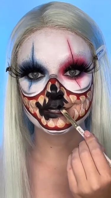 Halloween Face Makeup Tutorial, Face Makeup Ideas Halloween, Women’s Halloween Face Paint Ideas, Paint Face Ideas For Halloween, Sfx Character Makeup, Cute Sfx Makeup Ideas, Cool Sfx Makeup, Halloween Makeup Looks Tutorial, Halloween Sfx Makeup Ideas