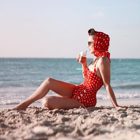 Idda Van Munster 50s Beach, Idda Van Munster, Polka Dot Swimsuit, Pool Outfits, Estilo Pin Up, Mode Retro, Vintage Swim, Vintage Swimsuit, Look Retro