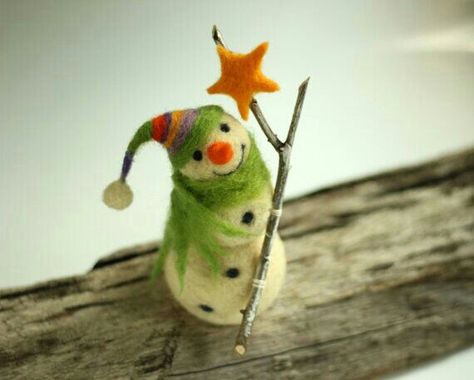 🎅🎅🎅🎅🎅 Felted Snowman, Needle Felted Art, Tovad Ull, Needle Felted Ornaments, Felt Snowman, Felted Art, Needle Felting Diy, Needle Felted Christmas, Needle Felting Tutorials