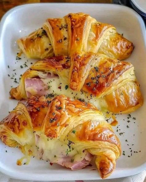 Ina Garten 🥧🍜 | Baked Ham and Cheese Croissants 🥐🧀 | Facebook Baked Ham And Cheese Croissants, Ham And Cheese Croissant Bake, Ham And Swiss Croissant, Deli Ham Recipes, Ham And Cheese Croissants, Breakfast Croissants, Savory Ham, Ree Drummond Recipes, Ham And Cheese Croissant