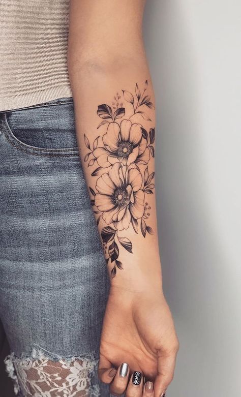 36 Gorgeous flower tattoo designs & Ideas - Inspired Beauty Small Rib Tattoos, Thigh Tat, Rib Tattoos For Women, Polynesian Tattoos, Tattoos For Women Flowers, Geometric Tattoos, Inspiration Tattoos, Forearm Tattoo Women, Small Arm Tattoos