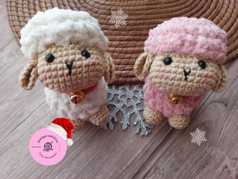 Miren que hermosas borreguitas para la abundancia. Sería un lindo regalo para esta próxima Navidad. ¡Vamos a tejer! Crochet Sheep, Fun Crochet Projects, Amigurumi Toys, Crochet Doll, Crochet Toys, Crochet Amigurumi, Free Crochet Pattern, Free Crochet, Crochet Projects