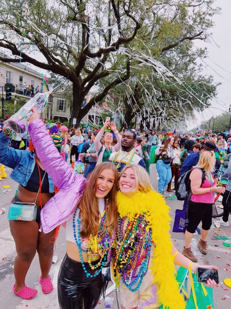 Mardi Gras Pictures Ideas, Mardi Gras Outfit Ideas For Women, Nola Outfit, Mardi Gras Outfits For Women, Mardi Gras Date, Mardi Gras Pictures, Mardi Gras Photos, Mardi Grad, Vacay Pics