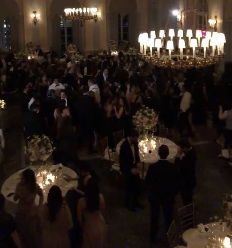 Met Gala Dinner Table, Formal Gathering Aesthetic, Rich Prom Aesthetic, Rich People Party Aesthetic, Gala Ball Aesthetic, Party Aesthetic Fancy, Fancy Banquet Aesthetic, Old Ball Aesthetic, Ballroom Party Aesthetic