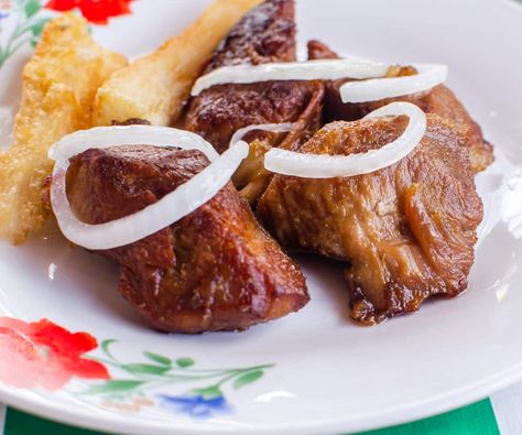 Masas de Cerdo Frita (Cuban Fried Pork Chunks ) Carne Adobada, Cuban Pork, Sticky Pork, Cuban Dishes, Cuban Cuisine, Pork Belly Recipes, Pork Meat, Food Stands, Cuban Recipes