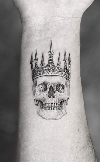 Skull with Crown Tattoo Skull With Crown Tattoo, Shakespeare Tattoo, Crown Tattoo Men, Skull With Crown, Skull Crown, Crown Tattoo Design, King Tattoos, Diamond Tattoos, Crown Tattoo