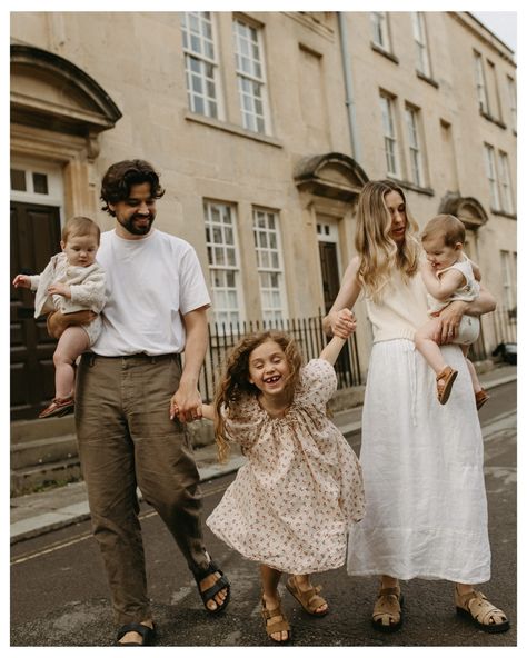 The Le Sueur clan 🫶🏼 Using my new 20 photo allowance to over share the sweetest shoot from my time in Bath with this wonderful family of 5 🇬🇧 #capetownfamilyphotographer #capetownphotographer #londonphotographer #italyphotographer #amsterdamphotographer #greecephotographer #austriaphotographer #sloveniaphotographer #switzerlandphotographer Documentary Family Photography, Large Family Photos, Family Of 5, London Photographer, Summer Family, Family Session, Light Photography, Family Photoshoot, Family Portraits