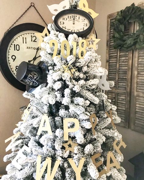 NYE TREE by Home.Ologie New Years Christmas Tree, Nye Tree, New Eve, New Year Decor, Nouvel An, Jingle Bells, New Years Eve, Christmas Decor, Christmas Holidays