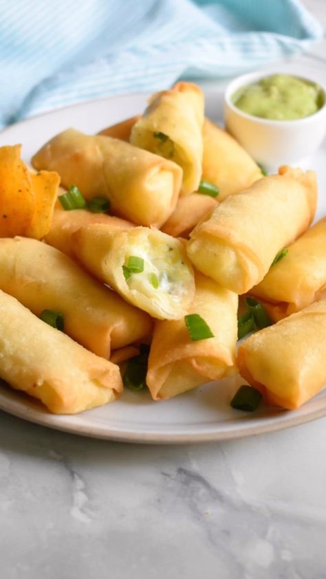 Fathima sur Instagram : « I mean it’s cheese 🥺right? And there are three different types of cheese in these yummy spring rolls😍! Make a batch soon because everyone l… » Thai Cheese Rolls, Cream Cheese Spring Rolls, Cheese Spring Rolls Recipe, Cheese Spring Rolls, Asian Sides, Different Types Of Cheese, Jalapeno Sauce, Dubai Food, Spring Roll Recipe