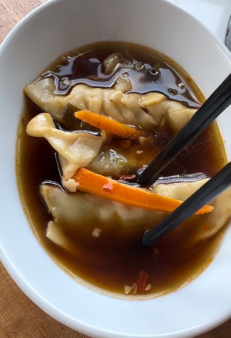 Pot Sticker Soup Recipe, Asian Dumpling Soup, Crockpot Dumplings, Crock Pot Asian, Crockpot Asian, Frozen Potstickers, Chicken Dumpling Soup, Matchstick Carrots, Dumpling Soup