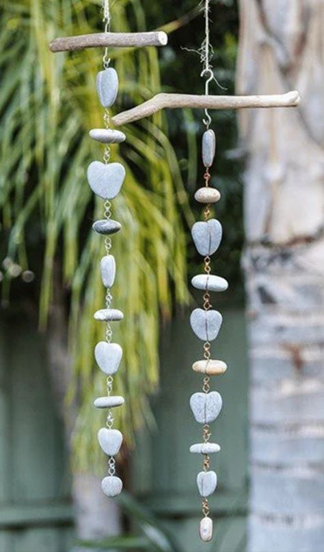 Beach Rocks Crafts, Windchimes Diy, Wooden Wind Chimes, Unique Wind Chime, Heart Shaped Rocks, Wind Chimes Craft, Rock Garden Design, Diy Wind Chimes, Shell Crafts Diy