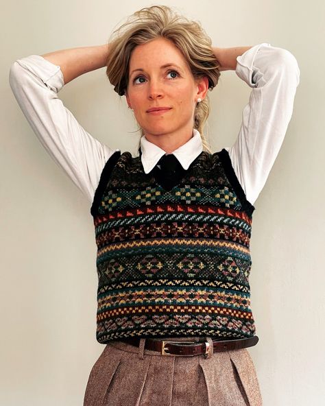 Knit Vest Outfits For Women, Sweater Vest Outfit, Navy Blue Colour, Stylish Outfits For Women Over 50, Fair Isle Knitting Patterns, Knit Vest Pattern, Fair Isles, Sleeveless Sweater Vest, Over 50 Womens Fashion