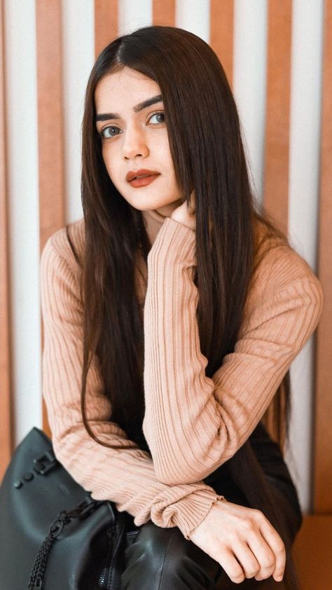 Neha Jethwani Wallpapers Pics Neha Jethwani Cute Pics, Neha Jethwani Instagram, Neha Jethwani, Shraddha Kapoor Cute, New Pic, Cute Pics, Shraddha Kapoor, Poses For Photos, Girls Dpz