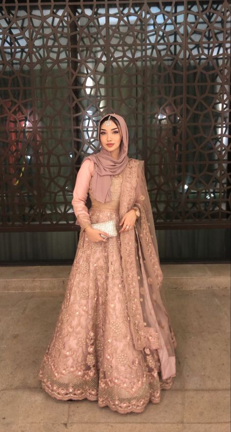 m I dont think this is her pic but you can get the dress from places like Agha Noor or Barouqe Agha Noor, Pakistani Women Dresses, Desi Dress, Modele Hijab, Desi Wedding Dresses, Mode Hijabi, Desi Fashion Casual, Pakistani Fancy Dresses, Desi Clothes