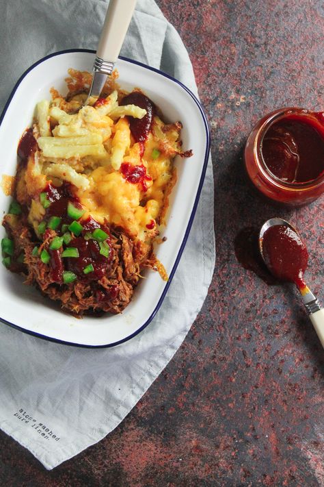 Creamy, cheesy baked Mac and Cheese topped with sweet, smoky Pulled Pork and BBQ sauce. Inspired by the iconic eat from WDW’s Flame Tree Barbecue. Cheesy Baked Mac And Cheese, Bbq Mac And Cheese Recipe, Barbecue Pulled Pork, Flame Tree, Master Board, Baked Mac N Cheese, Cat Dishes, Baked Mac, Mac Cheese