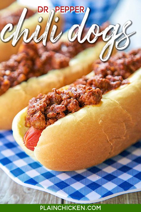 Dr Pepper Chili Dogs Recipe - hot dogs topped with a sweet and tangy homemade Dr. Pepper chili - great for your Summer cookouts and tailgating this fall! Ground beef, tomato paste, garlic, Worcestershire sauce, Dr Pepper, water, chili powder, onion, a dash of cayenne pepper, salt, and pepper. Ready in under 30 minutes! #hotdog #drpepper #chili #chilidog Dr Pepper Chili, Homemade Dr Pepper, Fall Ingredients, Plain Chicken Recipe, Chili Dog Chili Recipe, Beef Tomato, Hot Dog Sauce, Hot Dog Toppings, Hot Dog Chili