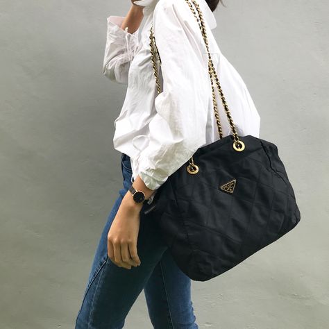 Prada nylon chain shoulder bag Black Prada Bag Outfit, Prada Nylon Bag Outfit, Chain Bag Outfit, Prada Chain Bag, Vintage Bag Outfit, Prada Vintage Bag, Prada Bag Outfit, Black Bag Outfit, Vintage Prada Bag