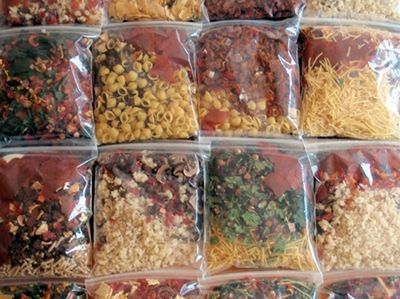 How to create a dehydrated meal plan for your next backpacking trek - Scouting magazine Diy Dehydrated Meals, Dehydrated Meals, Trail Food, Food Budget, Hiking Food, Backpacking Food, Dehydrated Food, Meals In A Jar, Survival Food