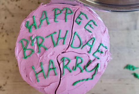 Harry Potter Cake Hagrid, Hagrid Cake, Dolci Harry Potter, Harry Potter Torte, Happee Birthdae Harry, Harry Potter Birthday Cake, Make Birthday Cake, Harry Potter Bday, Harry Potter Food