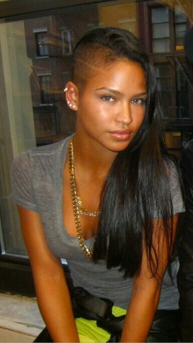 Cassie Cassie Hair, Cabello Afro Natural, Half Shaved Hair, Shaved Side Hairstyles, Half Shaved, Shaved Sides, Shaved Hair, Love Hair, Gorgeous Hair