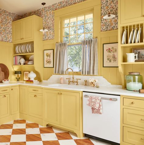 kitchen countertop ideas ornate backsplash bump out British Kitchen, Cabinet Trends, Kitchen Cabinet Trends, Yellow Cabinets, White Appliances, Yellow Kitchen, Kitchen Wallpaper, Tiny Kitchen, Painted Floors