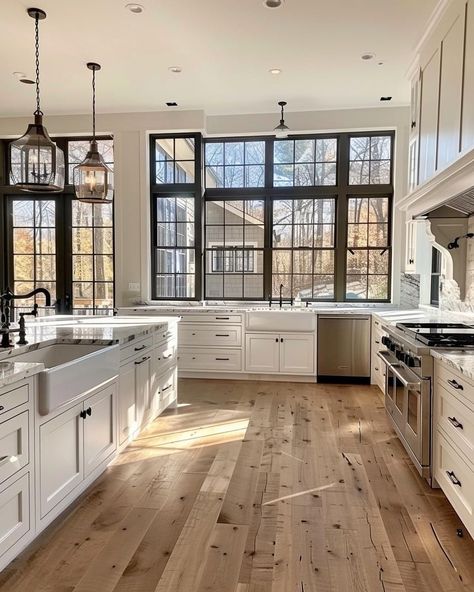 Kitchen Windows, Dream Life House, Kitchen Redesign, Dream Kitchens Design, Rustic Kitchen Design, Farmhouse Kitchen Design, Big Kitchen, Casa Container, Big Windows