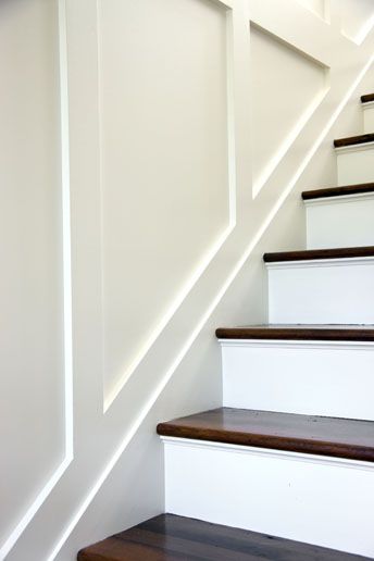 From http://www.patrickahearn.com/property/captains_house1/  Beautiful and spare, it's one of my favorite combinations, but wishful thinking for the city dweller. Wainscoting Hallway, Patrick Ahearn Architect, Wainscoting Stairs, Patrick Ahearn, Wainscoting Bedroom, Wainscoting Styles, Staircase Remodel, Modern Staircase, House Stairs