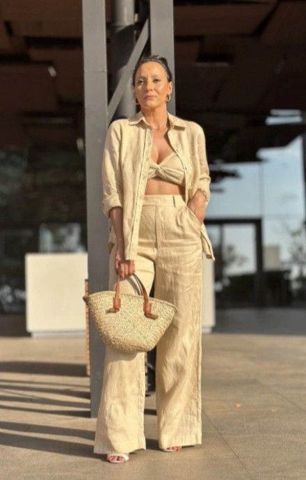 Linen Outfits For Women Summer, Conference Outfit, Flattering Outfits, Linen Fashion, Stylish Work Attire, Fashion For Women Over 40, Indian Fashion Dresses, Vest Outfits, Looks Chic