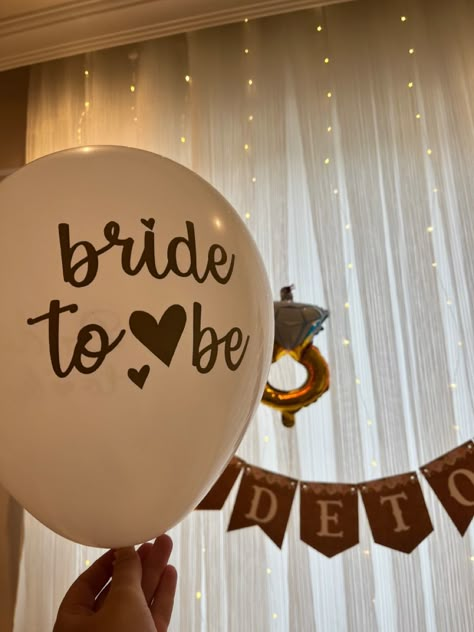 Bride To Be Indian Party, Bride To Be Photo Ideas, Bride To Be Photos, Bachelorette Party Pics, Bride To Be Instagram Story, Bride To Be Pics, Bridal Shower Simple Decor, Bride To Be Poses, Bride To Be Aesthetic