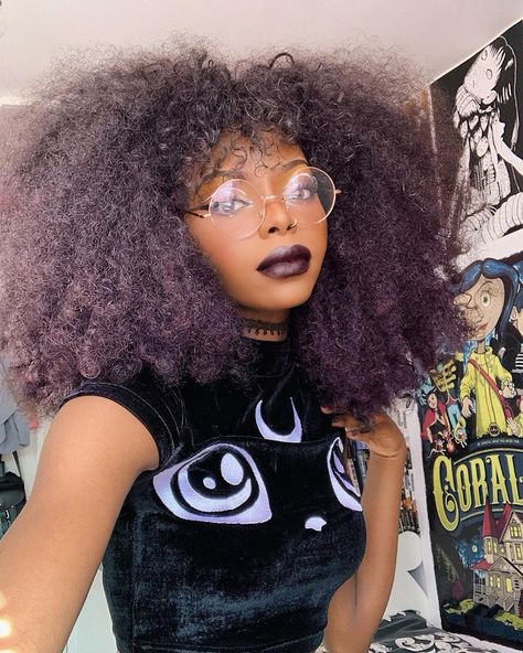 Black Goth Girl, Bi Fashion, Afro Goth, Natural Beauty Remedies, Goth Hair, Goth Fashion Punk, Black Goth, Punk Hair, Goth Women