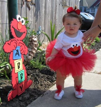 Elmo Birthday Cake, 1st Birthday Outfit Girl, 1st Birthday Party Decorations, Elmo Birthday Party, Elmo Party, Sesame Street Birthday Party, Sesame Street Party, Elmo Birthday, Sesame Street Birthday