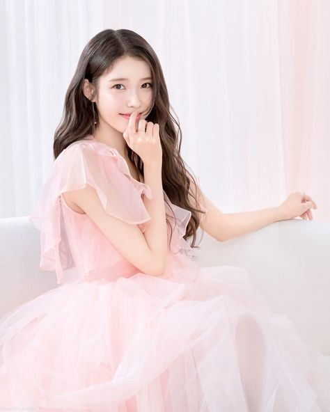 MARIA 🐥 🇧🇷 on Twitter: "Princess????? The one and only, Lee JiEun 👑 https://t.co/7UVTjH87tY" / Twitter Iu Pink, Iu Wallpaper, Lee Jieun, Lit Outfits, Iu Fashion, Korean Artist, Korean Actresses, The One And Only, One And Only