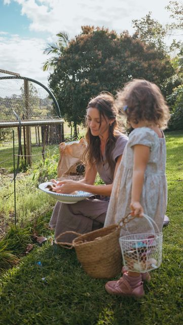 Sarah 🕊 wife ~ mother ~ homemaker on Instagram: "For a long time I felt uncomfortable relying on my husband financially even though I was assured often he was happy to do it   I didn’t see the equal value in my role, possibly because of the strong messaging about women deserving more than “just” staying home but we so desperately need to shift the narrative   If you choose to stay home know that the work you do here is so valuable and irreplaceable   I have allowed myself to see the value here and know that if I was out working I would have to pay many others to do my tasks. Wholly embracing this role has relaxed me in so many ways and given me a sense of drive and purpose like no other 🕊  #sahm #homemaker #motherhoodisdarling #slowlife #" Homestead Wife, House Wife Tips, Stay At Home Wife Outfits, Trad Wife Aesthetic Home, Stay At Home Wife, House Wife, Trad Wife, Traditional Wife Aesthetic, Traditional Wife