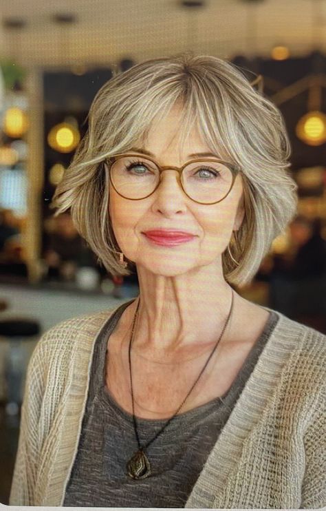 Kort Bob, Haircut Women, Gorgeous Gray Hair, Fine Straight Hair, Shaggy Short Hair, Long Haircuts, Stylish Short Haircuts, Messy Short Hair, Short Grey Hair