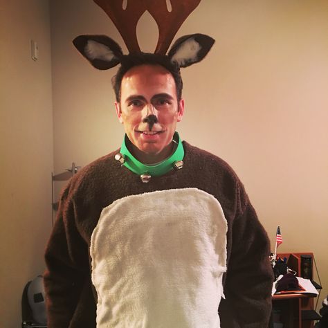 Reindeer outfit and makeup for men. Diy Reindeer Costume, Reindeer Makeup, Shine Costume, Animal Costume Ideas, Best Ugly Christmas Sweaters, Reindeer Outfit, Side Thigh Tattoos, Ugly Christmas Sweater Ideas, Reindeer Costume