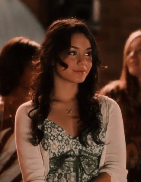 Gabriella Montez Hairstyles, Gabriella Montez Aesthetic, Gabriella Montez Outfits, Gabriella High School Musical, Encanto Oc, Gabriela Montez, High School Musical Quotes, Glee Outfits, Gabriella Montez