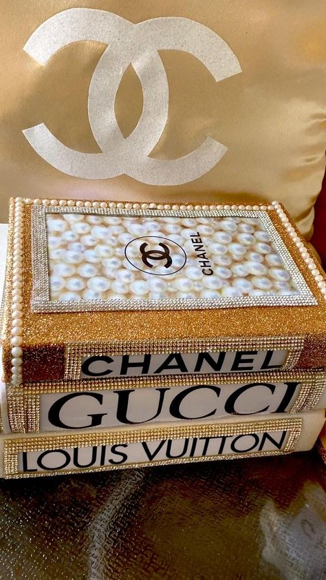 Glam Custom Home Decor For your office, bedroom, living room, salon, anywhere you want class💎 | Diy crafts room decor, Diy dollar store crafts, Craft room decor Coco Chanel Bathroom Ideas, Chanel Diy Decor Ideas, Diy Chanel Decor, Diy Chanel Decor Dollar Stores, Glam Diy Home Decor, Diy Luxury Decor, Chanel Home Decor, Chanel Decoration, Chanel Inspired Party