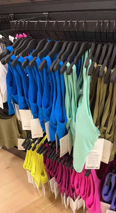 Preppy Lululemon Scuba, Lululemon Store Aesthetic, Lululemon Shopping Spree, Preppy Lululemon Store, Neon Lululemon, Cr Ideas, Preppy Images, Lululemon Stuff, Lululemon Wishlist