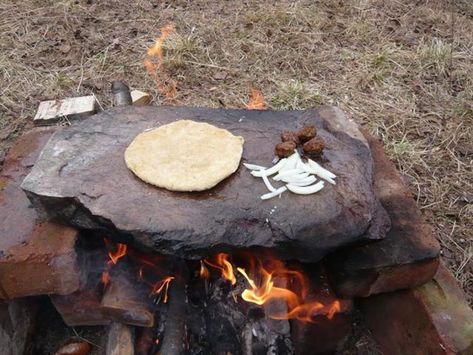 5 Primitive cooking methods Primitive Cooking, Cooking Stone, Deco Nature, Homestead Survival, Survival Food, Wilderness Survival, Cooking Method, Cooking Food, Camping Survival