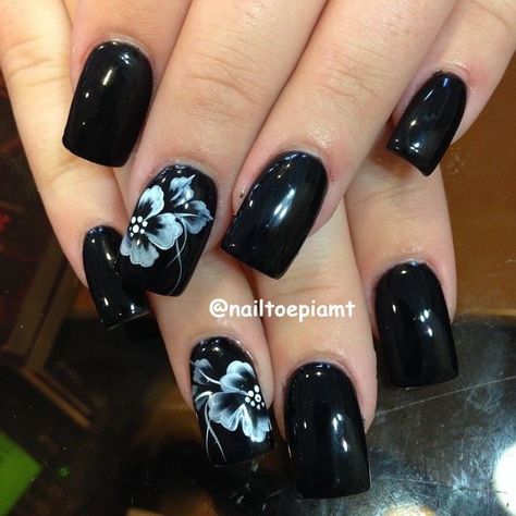 Black And White Flower Nail Designs, Black Nails With White Flowers, Black Nails With Flowers, Elegant Touch Nails, White Tip Nails, Pink Chrome Nails, Nail Art Designs Images, Teal Nails, Manicure Nail Designs