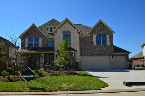 Sheltered bluff brick, Sonoma cream stone Cream Stone, Devon, House Styles, Cream, Stone, Home Decor, Home Décor