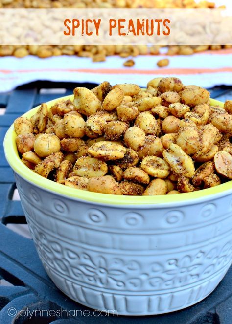 Seasoned Peanuts Homemade, Spiced Peanuts Recipes, Dry Roasted Peanuts Recipe, Spicy Roasted Peanuts Recipe, Spicy Peanuts Recipe, Peanut Snack, Kacang Tanah, Peanut Recipes, Spicy Peanuts