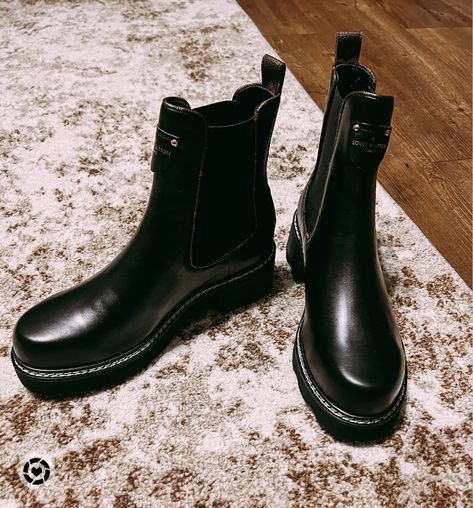 Best Face Mask, Louis Vuitton Boots, Rubber Rain Boots, Dog Mom, Fashion Designer, Chelsea Boots, Hot Sale, Ankle Boot, Face Mask