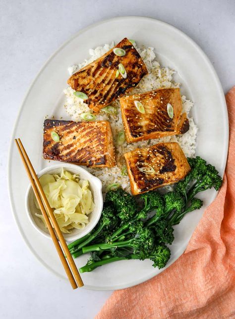 Sweet and savory miso-honey marinated salmon roasted on a sheet pan for the quickest, easiest, fanciest looking dinner ever! Serve with steamed rice, soba noodles, bok choy, or broccolini. Craving California, Salmon Roasted, California Recipes, Sheet Pan Salmon, Asian Salmon, Pan Salmon, Salmon Filets, Comforting Food, Bbq Salmon