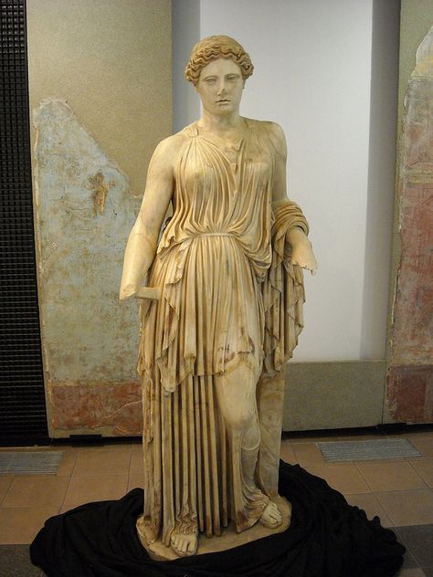 "Peplophoros / Demeter" from the Villa of the Papyri or Pisoni at Herculaneum - Augustan age - End of the first century BC - Antiquarium of Boscoreale / Naples | da * Karl * Greece Sculpture, Artistic Sculpture, Roman Sculptures, Toga Dress, Roman Myth, Classical Greece, Ancient Greek Sculpture, Roman Statue, Greek Statues