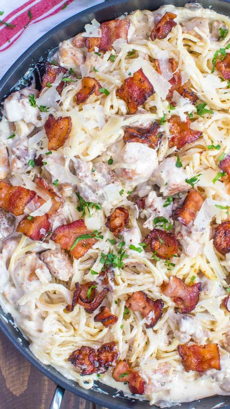 Chicken Bacon Ranch Pasta makes a quick weeknight meal that is delicious and easy to make. This family favorite dinner is ready in 30 minutes! #pasta #pastarecipe #ranch #bacon #chickenrecipe #30minutemeals #easyrecipe Dinner Party Main Dish, Pasta With Bacon, Fat Burger, Bacon Ranch Pasta, Chicken Ranch Pasta, Chicken Bacon Ranch Pasta, Chicken Ranch, Simple Family Meals, Ranch Pasta