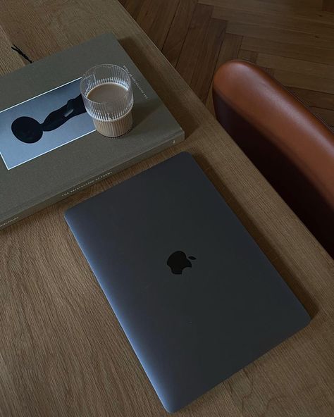 Macbook Space Grey, Study Lifestyle, Maria Kragmann, Library Cafe, Last Hours, College Supplies, Grey Aesthetic, Studying Life, Beauty Products Photography