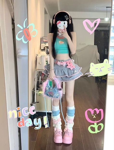 Rainbow Y2k Outfit, Gyaru Clothes, Decora Outfits, Gyaru Kei, Fairy Kei Fashion, Kawaii Outfit Ideas, Estilo Harajuku, Harajuku Outfits, Gyaru Fashion